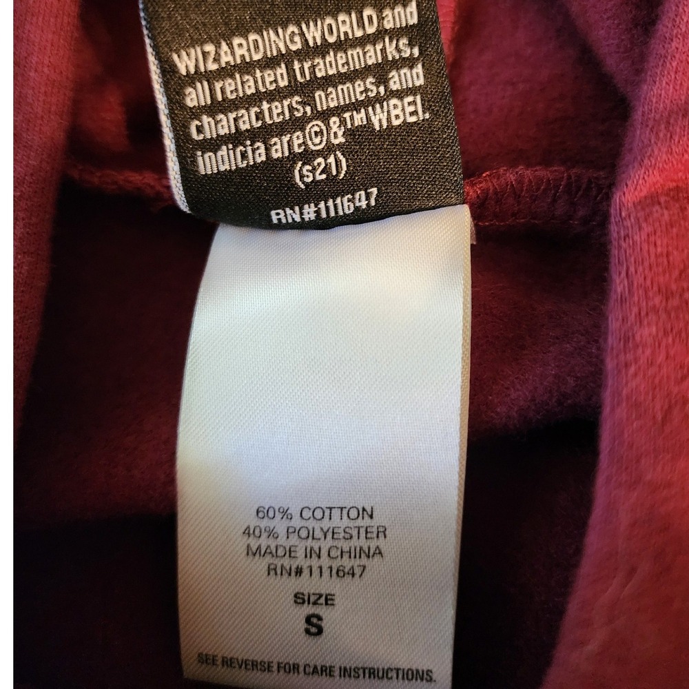 Harry Potter Hogwarts Alumni Maroon Pullover Hoodie Fifth Sun WB Crest Mens S - Picture 5 of 8